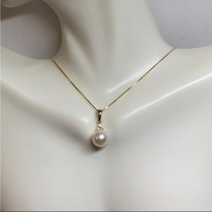Vintage Freshwater Pearl 14kt gold and Diamonds necklace